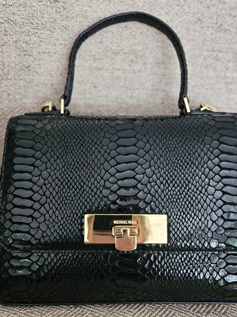 MICHAEL KORS BLACK FAUX CROC TOP HANDLE CALLIE BAG W/ CROSSBODY STRAP